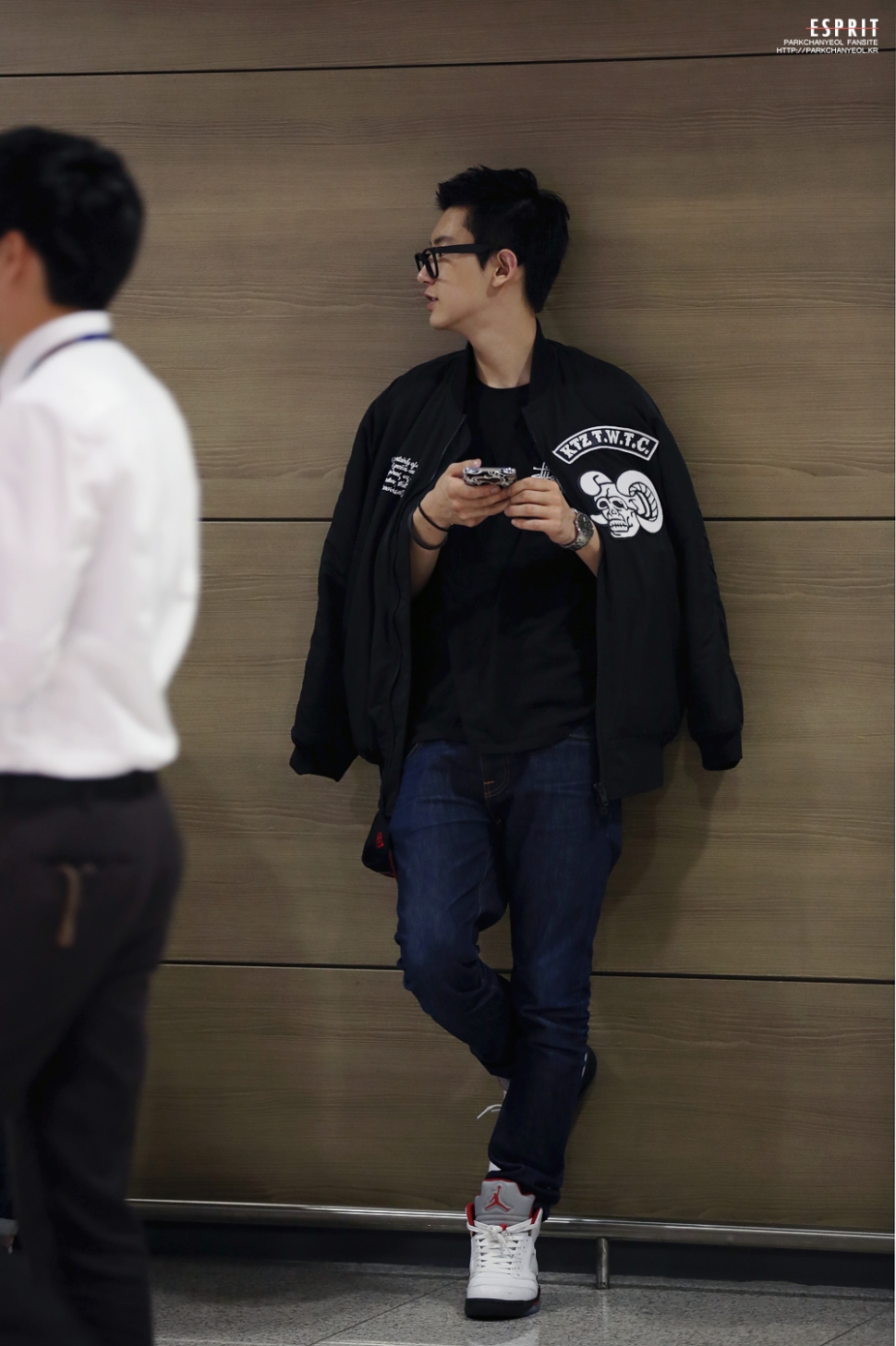 뿔테안경이 잘어울리는 남자아이돌.jpg | 인스티즈