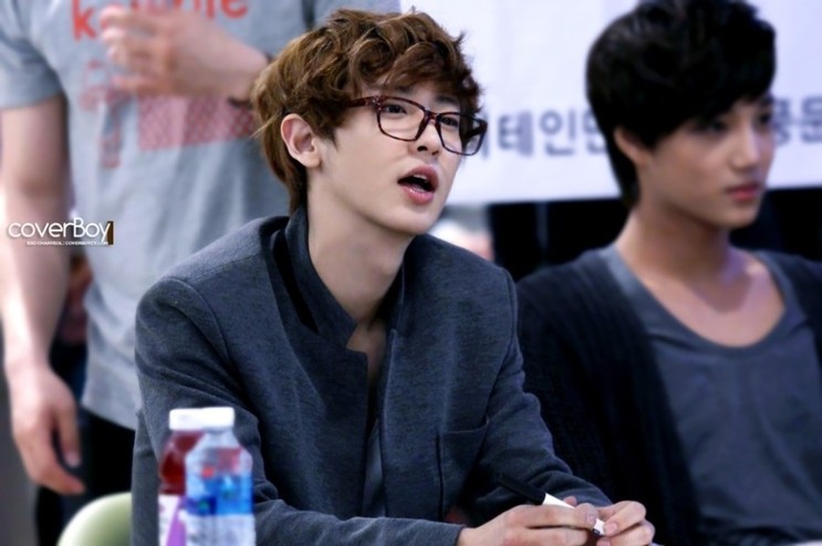 뿔테안경이 잘어울리는 남자아이돌.jpg | 인스티즈