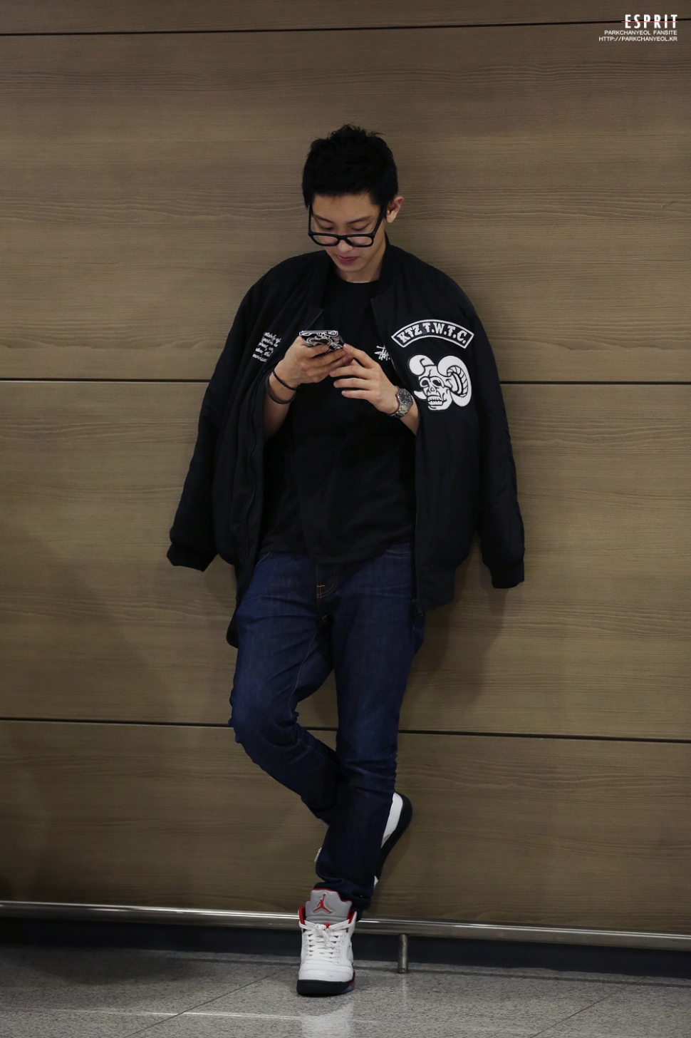 뿔테안경이 잘어울리는 남자아이돌.jpg | 인스티즈