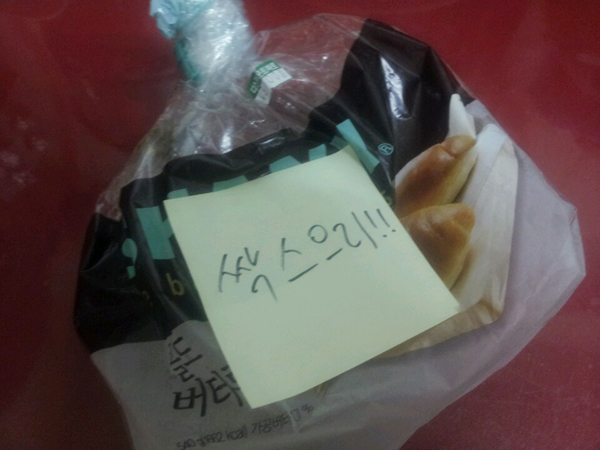 학교다녀와서 빵을먹으려고 빵을보니까.... | 인스티즈