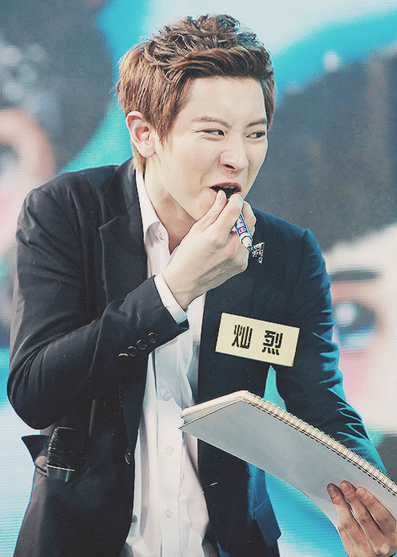 뿔테안경이 잘어울리는 남자아이돌.jpg | 인스티즈