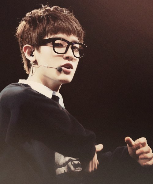 뿔테안경이 잘어울리는 남자아이돌.jpg | 인스티즈