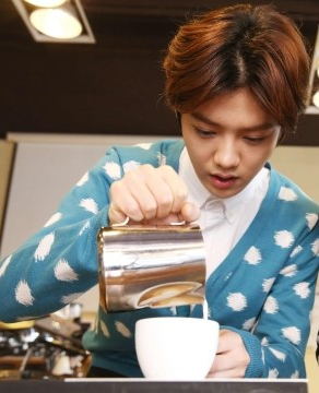 [EXO/민석루한백현경수] 커피 프린스 2호점 03 (부제 : 푸딩과 라떼, 그리고) | 인스티즈