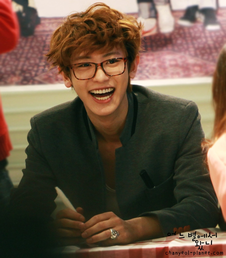 뿔테안경이 잘어울리는 남자아이돌.jpg | 인스티즈