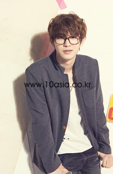 뿔테안경이 잘어울리는 남자아이돌.jpg | 인스티즈