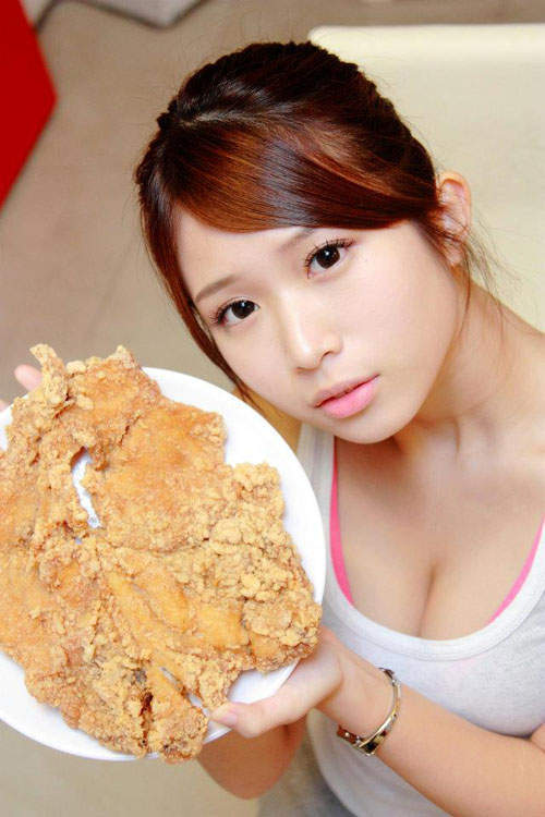 홍콩 치킨집 21살 알바녀.jpg | 인스티즈