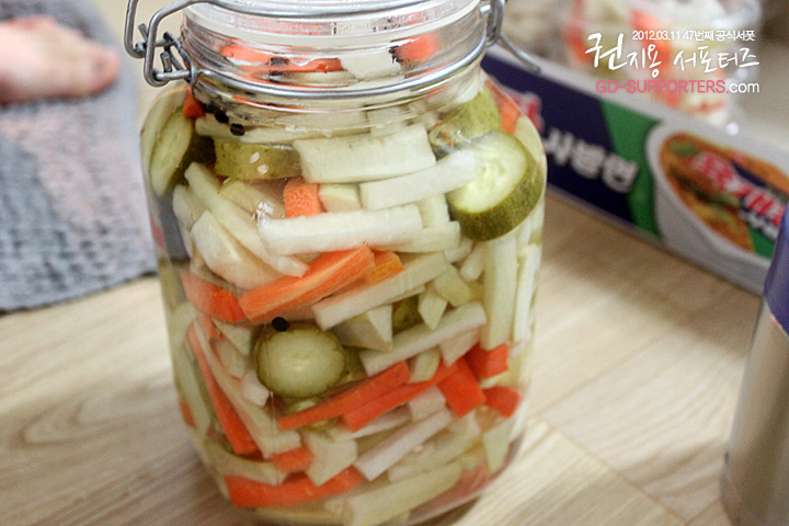 레알 멘탈 甲인 지드래곤 팬들의 조공 스케일.jpg (스압주의,정성주의,위엄주의) | 인스티즈