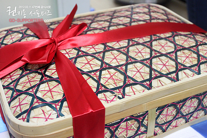 레알 멘탈 甲인 지드래곤 팬들의 조공 스케일.jpg (스압주의,정성주의,위엄주의) | 인스티즈