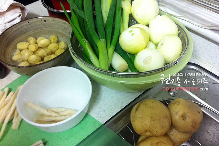 레알 멘탈 甲인 지드래곤 팬들의 조공 스케일.jpg (스압주의,정성주의,위엄주의) | 인스티즈