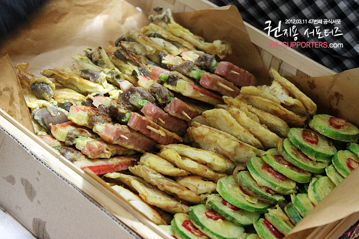 레알 멘탈 甲인 지드래곤 팬들의 조공 스케일.jpg (스압주의,정성주의,위엄주의) | 인스티즈