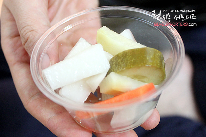 레알 멘탈 甲인 지드래곤 팬들의 조공 스케일.jpg (스압주의,정성주의,위엄주의) | 인스티즈