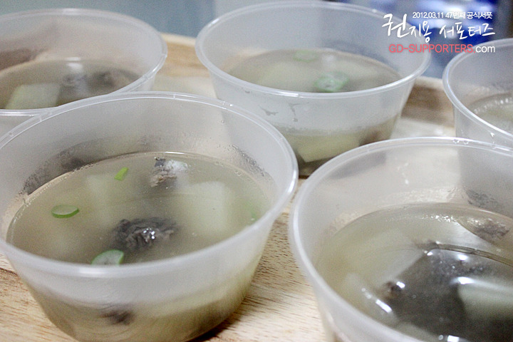 레알 멘탈 甲인 지드래곤 팬들의 조공 스케일.jpg (스압주의,정성주의,위엄주의) | 인스티즈