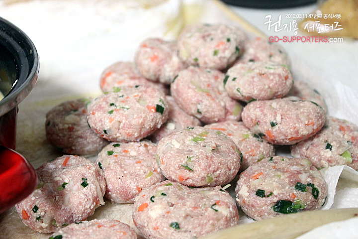 레알 멘탈 甲인 지드래곤 팬들의 조공 스케일.jpg (스압주의,정성주의,위엄주의) | 인스티즈