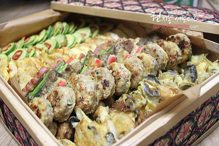 레알 멘탈 甲인 지드래곤 팬들의 조공 스케일.jpg (스압주의,정성주의,위엄주의) | 인스티즈