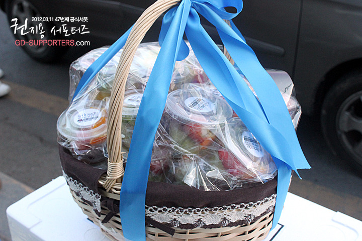 레알 멘탈 甲인 지드래곤 팬들의 조공 스케일.jpg (스압주의,정성주의,위엄주의) | 인스티즈