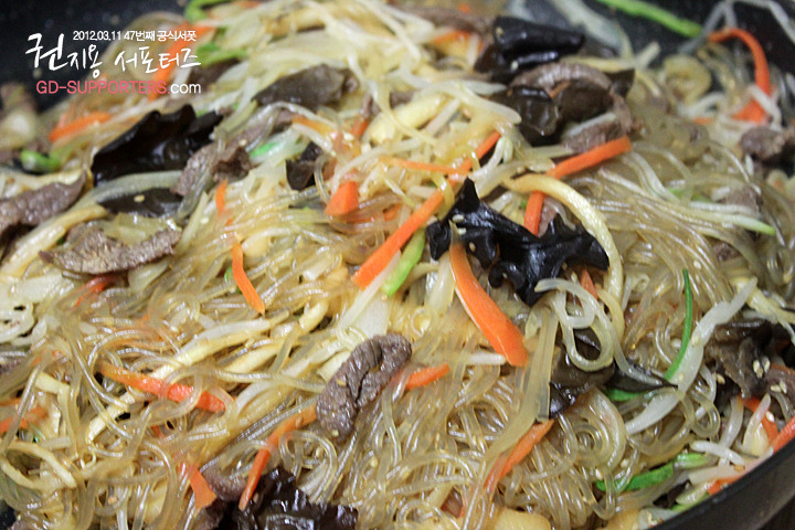 레알 멘탈 甲인 지드래곤 팬들의 조공 스케일.jpg (스압주의,정성주의,위엄주의) | 인스티즈