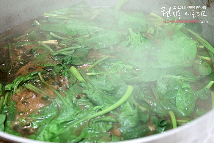 레알 멘탈 甲인 지드래곤 팬들의 조공 스케일.jpg (스압주의,정성주의,위엄주의) | 인스티즈