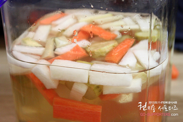 레알 멘탈 甲인 지드래곤 팬들의 조공 스케일.jpg (스압주의,정성주의,위엄주의) | 인스티즈