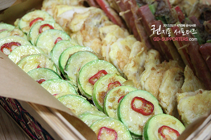 레알 멘탈 甲인 지드래곤 팬들의 조공 스케일.jpg (스압주의,정성주의,위엄주의) | 인스티즈