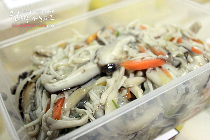 레알 멘탈甲인 지드래곤 팬들의 정성쩌는 조공.jpg | 인스티즈