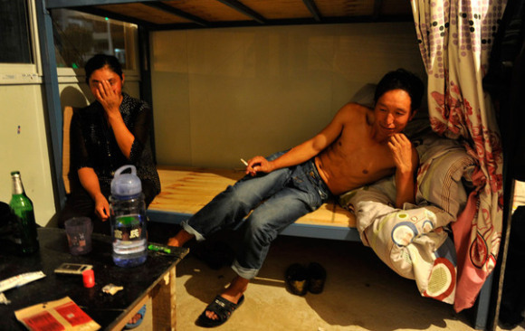 홍콩 저소득층 닭장 아파트의 내부 | 인스티즈