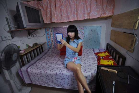 홍콩 저소득층 닭장 아파트의 내부 | 인스티즈