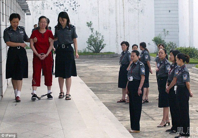 At 7am in the morning, the convicts are walked into the execution ground to face their death as the guards watch them 