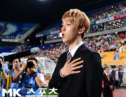 EXO 백현,'감미로운 목소리로 애국가 제창' | 인스티즈