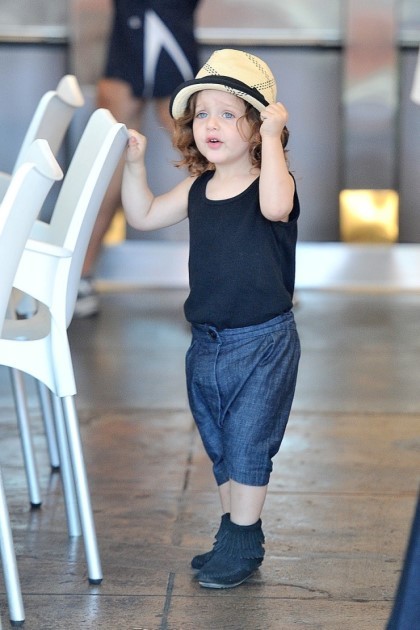 할리우드 유명 인사 레이첼 조의 반저매력 쩌는 아기.jpg | 인스티즈