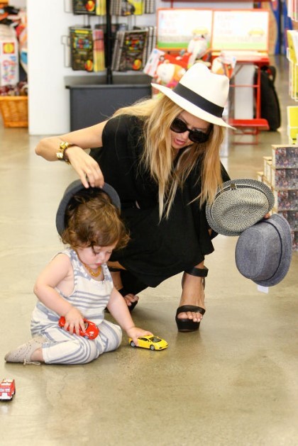 할리우드 유명 인사 레이첼 조의 반저매력 쩌는 아기.jpg | 인스티즈