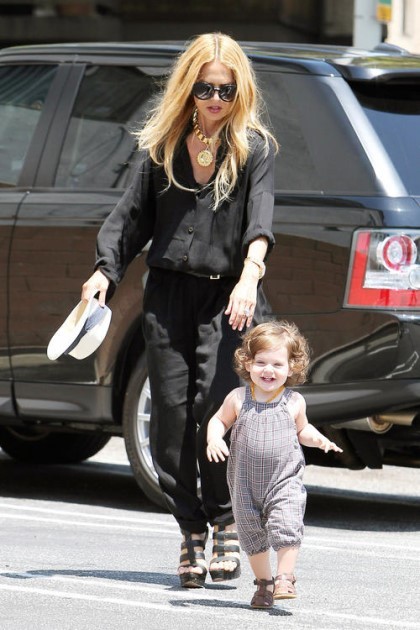 할리우드 유명 인사 레이첼 조의 반저매력 쩌는 아기.jpg | 인스티즈