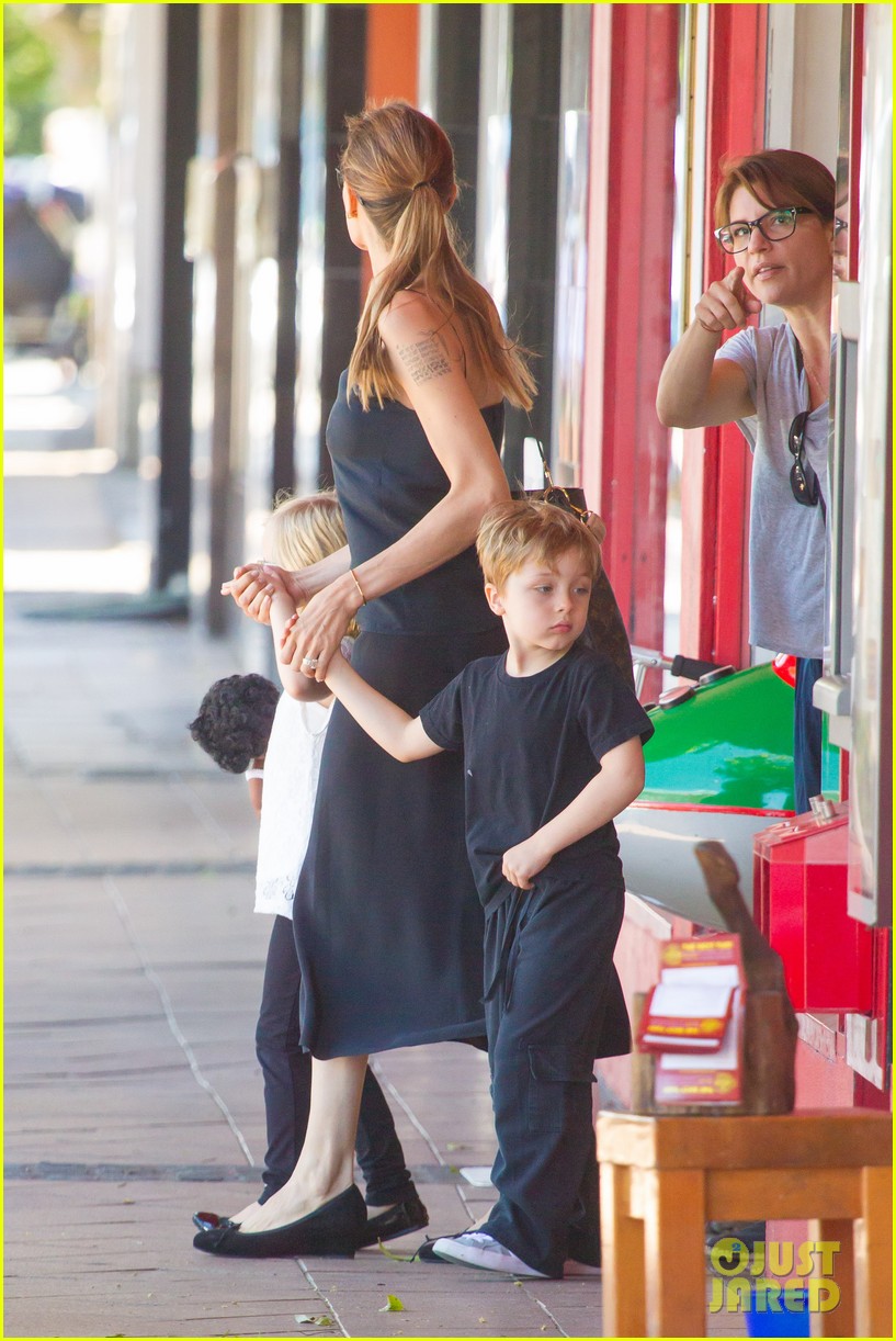 막둥이 남매델꼬 외출한 앤젤리나졸리 | 인스티즈