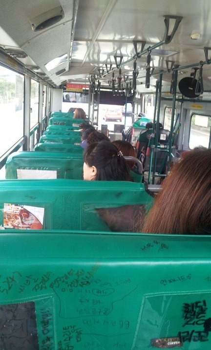 요즘 말많은 한국여자 특유의 이기적인 버스 좌석 이용 | 인스티즈