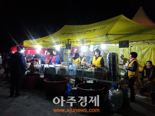 [단독] 세월호 선원들, 탈출 후 자원봉사자에게 밥과 커피 요구 | 인스티즈